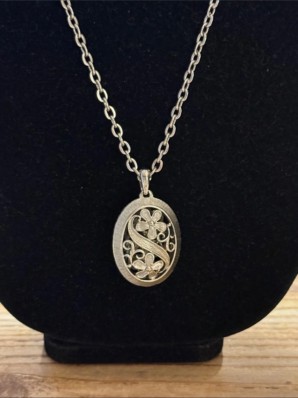 Vintage Silver Tone Filigree Floral Flower Oval Large Pendant Statement Necklace